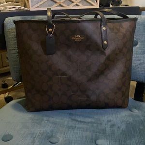 🎊🎊🎊🎊SOLD!!!!!Beautiful coach tote!
